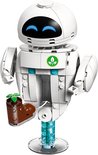 Robot LEGO EVE tenant une petite plante dans une chaussure, sur fond noir.