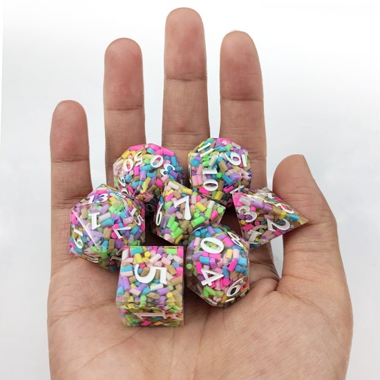 Ensemble de dés Joya Kids® Dungeons and Dragons | Set de Dés DnD Polydice | Ensemble de dés D&D | Ensemble de 7 pièces en résine | Coffre de rangement de Luxe inclus | Friandises colorés | Sprinkles
