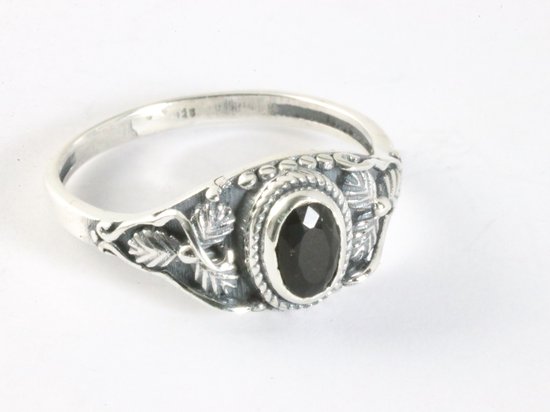 Bague en argent finement travaillée avec onyx - taille 18,5