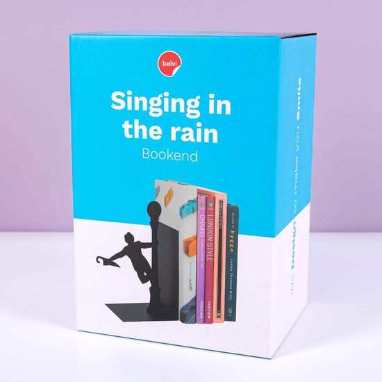 Balvi 'Singing in the Rain' boekensteun verpakking met illustratie van man en lantaarnpaal.