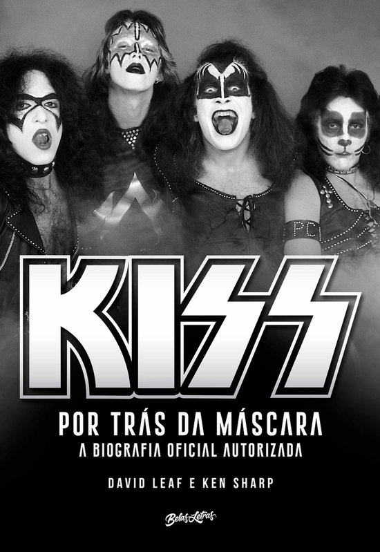 KISS bandleden met gezichtsmake-up, tekst "KISS POR TRÁS DA MÁSCARA A BIOGRAFIA OFICIAL AUTORIZADA DAVID LEAF E KEN SHARP"
