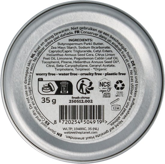 De bodem van een blikje met ingrediënten, barcode en keurmerken.