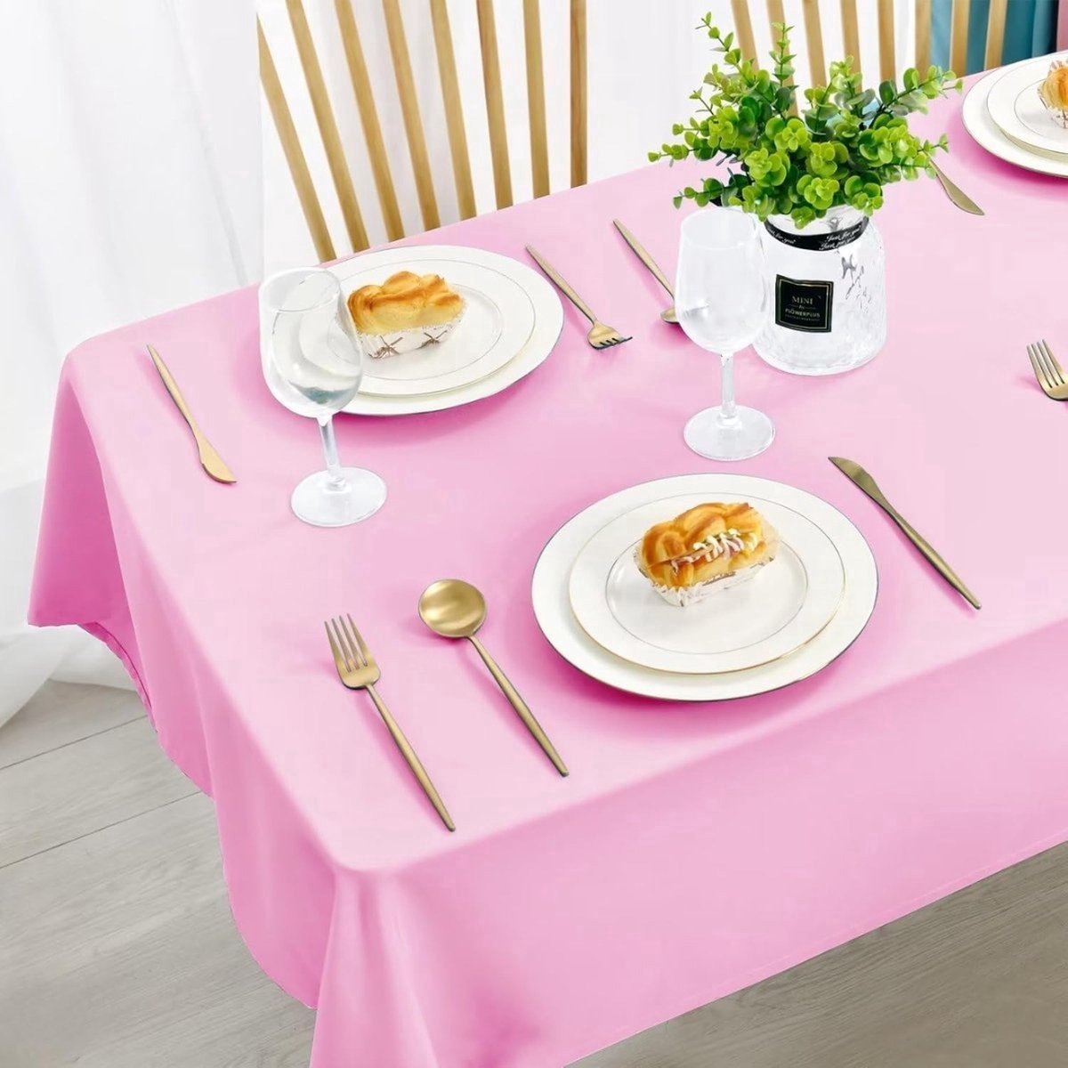 WNHB® Tafelkleed Roze - 140x220 cm - Waterdicht en Afwasbaar - Vlekbestendig - Voor Eetkamer Tuin Feest en Bruiloft