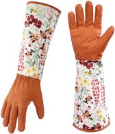 Een paar oranje leren tuinhandschoenen met lange, bloemige mouwen.