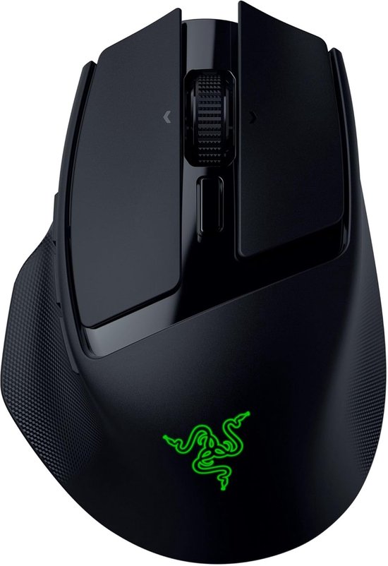 Zwarte Razer Basilisk muis met groen oplichtend logo en scrollwiel.