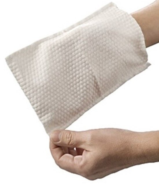 Witte textuur badhandschoen op een hand.