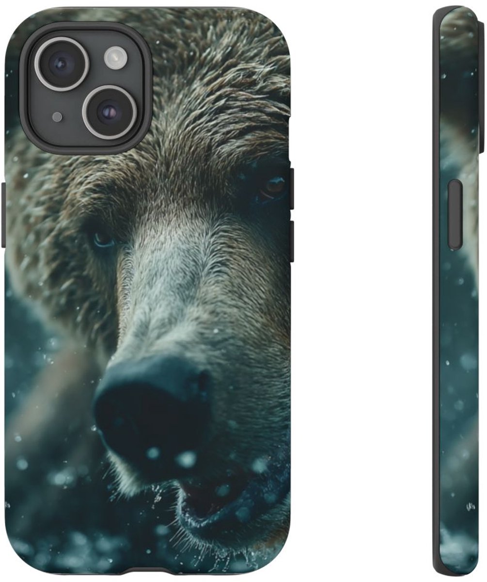 Close-Up Bruine Beer met Waterspatten – Telefoonhoesje Geschikt voor iPhone 15