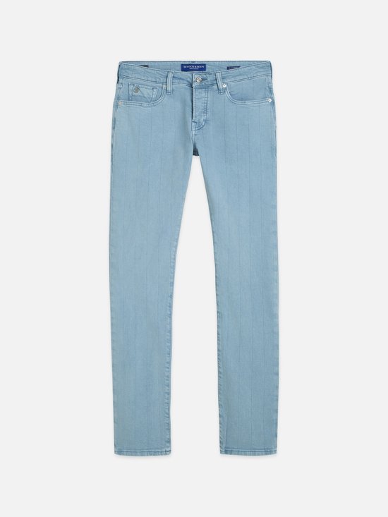 Lichtblauwe jeans met verticale strepen. Regular slim fit model.
