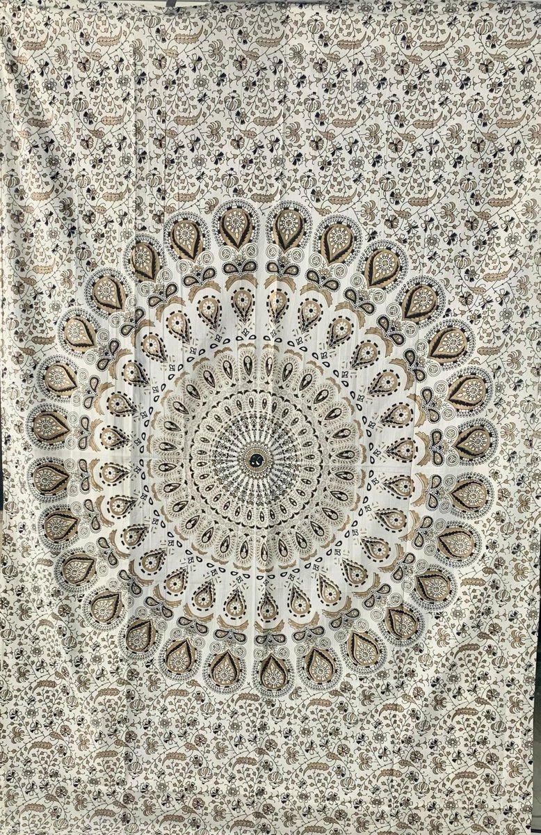 Unyqoos Decoratief Wandtapijt met Mandala en Pauwmotief voor Stijlvolle Interieurdecoratie, 127 x 152 cm goud