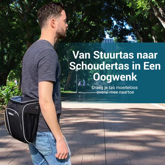 Man met Vebics fiets stuurtas over de schouder in een park. Tekst: "Van Stuurtas naar Schoudertas in Een Oogwenk".