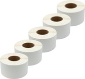 Vijf rollen witte, blanco etiketten op een rij, met kartonnen kern.