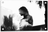 Tuinposter – Vrouw met Bladeren (Zwart/wit) - 60x40cm Foto op Tuinposter  (wanddecoratie voor buiten en binnen)