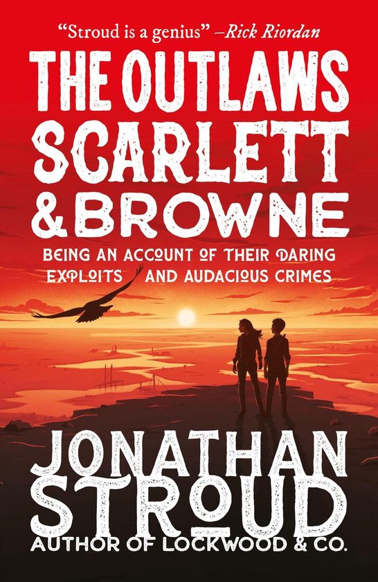 Boekcover van "The Outlaws Scarlett & Browne" door Jonathan Stroud. Twee figuren staan op een rots met een rode zonsondergang.