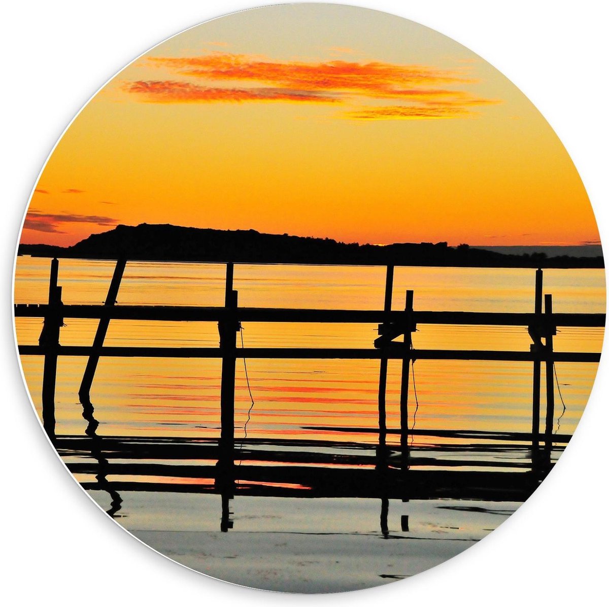 KuijsFotoprint - Schilderij - Houten Palen Aan Het Meer Met Zon - Zwart, Rood En Oranje - 