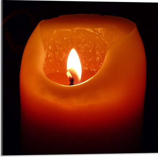 Acrylglas - Oranje Kaar s Zwarte Achtergrond - 50x50cm Foto op Acrylglas (Met Ophangsysteem)