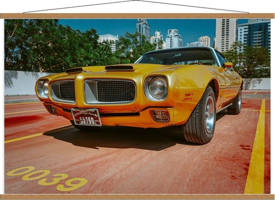 Schoolplaat – Gele geparkeerde Auto  - 120x80cm Foto op Textielposter (Wanddecoratie op Schoolplaat)