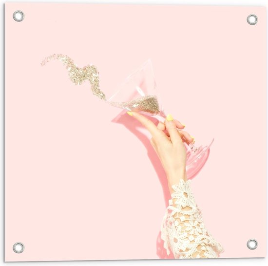 Tuinposter – Glas met Glitters op Roze Achtergrond - 50x50cm Foto op Tuinposter  (wanddecoratie voor buiten en binnen)
