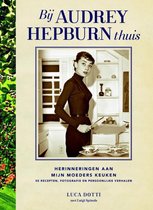 Boek cover Bij Audrey Hepburn thuis van Luca Dotti