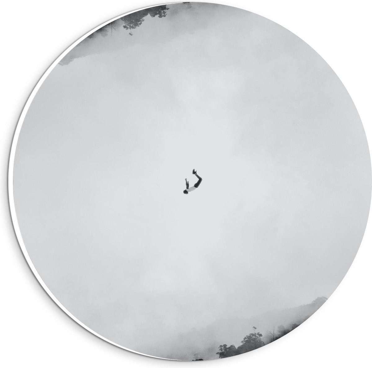 KuijsFotoprint Forex Wandcirkel - Vliegende Man (zwart/wit) - 20x20cm Foto op Wandcirkel (met ophangsysteem)