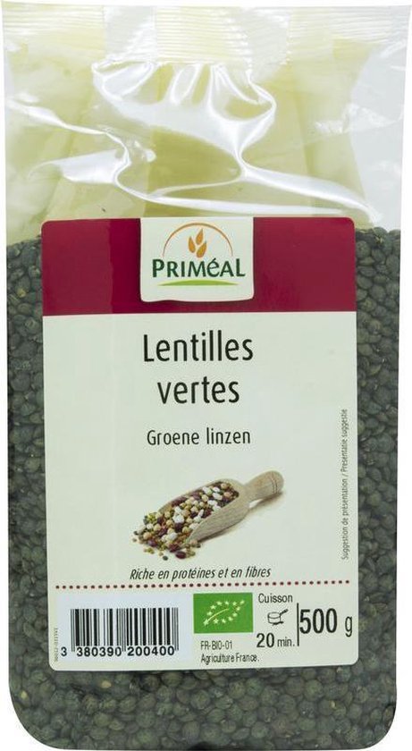 Verpakking met groene linzen van Priméal. Een houten lepel met gemengde linzen en granen is afgebeeld op het etiket.