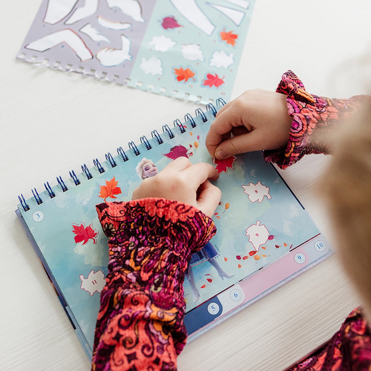 Disney Frozen Totum vakantie doeboek sticker puzzelboek - stickeren op nummer en kleurboekje - sticker by number educatief speelgoed knutselen 25-delig — afbeelding 2