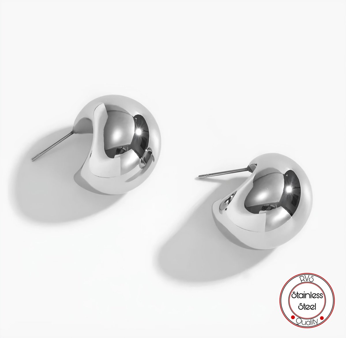 Borasi Chunky Oorbellen | Stainless Steel | Zilverkleurig | Dames Oorbellen | Dome oorbellen |