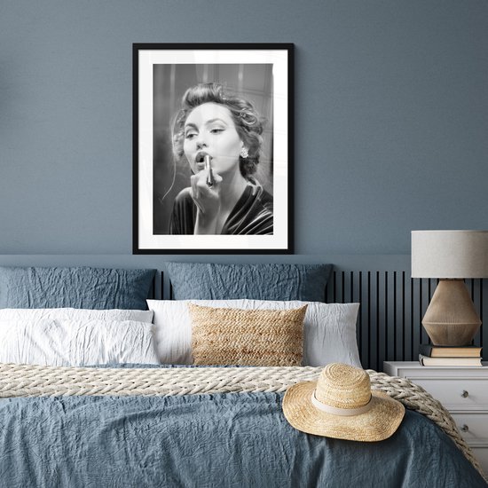 Fotolijst inclusief poster 60x80 cm - Vrouw portret make up - Foto in lijst zwart wit - Muurdecoratie slaapkamer vintage - Houten lijsten fotohouder - Posters in kaders - Wissellijst bed decoratie - Fotokaders - Photo frame