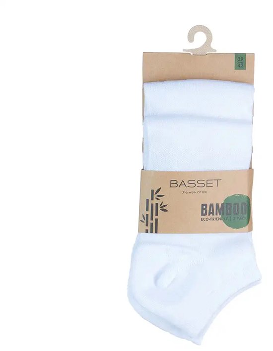 Verpakking met 3 paar witte bamboe enkelsokken.