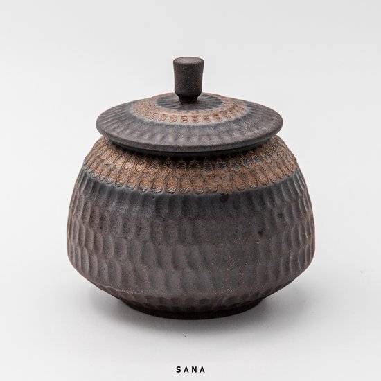 Borneo Urn (S) – 400ML – Voor Huisdier of Klein Deel van As Volwassene – Bruin – Hoogwaardig Keramiek – Moderne Crematie Urn – Urn Hond – Urn Kat – Urne Volwassenen – SANA