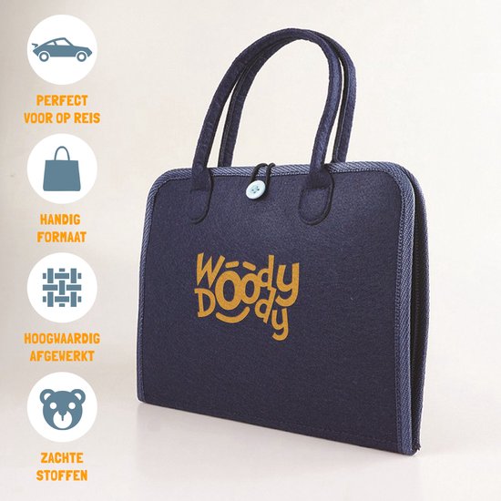 Donkerblauwe draagtas met 'Woody Doody' logo, sluiting met knoop. Perfect voor reis, handig formaat, hoogwaardig.