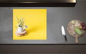 Inductieplaat Beschermer - Boeket in Gieter met Gele Achtergrond - 59x55 cm - 2 mm Dik - Inductie Beschermer - Bescherming Inductiekookplaat - Kookplaat Beschermer van Zwart Vinyl