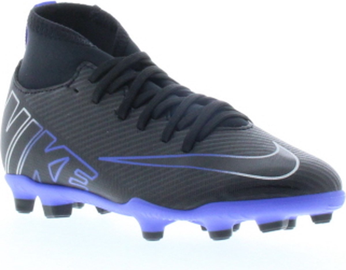 Zwarte Nike Superfly 9 Club FG/MG voetbalschoen, maat 36.5, met vetersluiting en synthetisch leren bovenwerk.