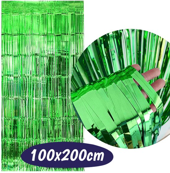Groen glittergordijn van 100x200cm. Hand houdt glitters vast.