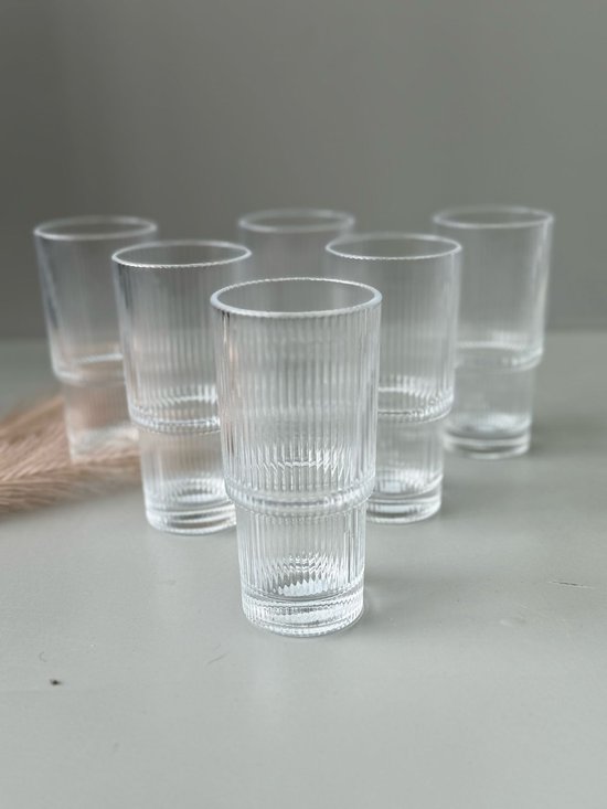 Portrait Drôle D'un Mouton Avec Un Verre | Image Générée à Base D’IA