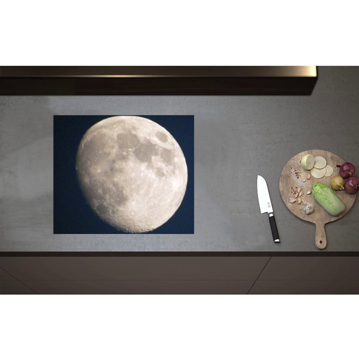 Inductieplaat Beschermer - Bijna Volle Maan in Blauwe Lucht - 59x50 cm - 2 mm Dik - Inductie Beschermer - Bescherming Inductiekookplaat - Kookplaat Beschermer van Zwart Vinyl