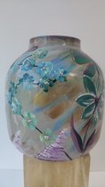 cloudy- grijs met bloemen- hand beschilderde vaas- Witte vaas blauwe tulpen- 22cm- glas- handgemaakt-handbeschilderde glazen vaas- unieke- bloemen vaas- kunst object van nederlandse bodem- ongewoonbijzonder- design modern- landelijk- industrieel