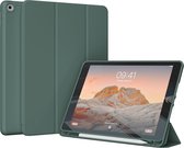 Accezz Tablet Hoes Geschikt voor iPad 9 (2021) 9e generatie / iPad 8 (2020) 8e generatie / iPad 7 (2019) 7e generatie - Accezz Smart Silicone Bookcase - Donkergroen