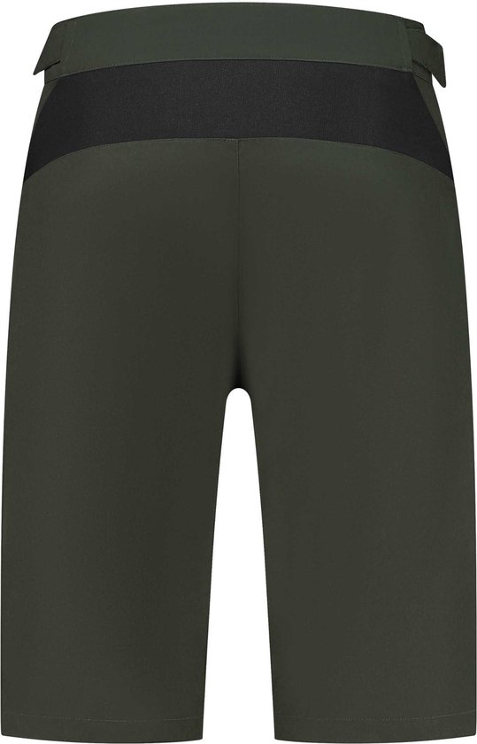 Achterkant van een donkergroene fietsbroek met een zwart inzetstuk aan de zijkant.