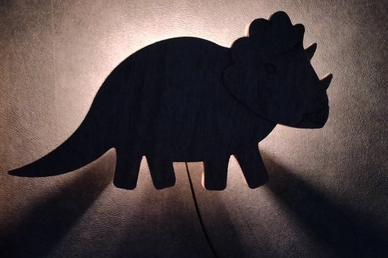 Houten dino nachtlamp met schakelaar - Dinosaurus - Triceratops van Little Dreamzzz. — afbeelding 3