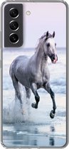 Geschikt voor Samsung Galaxy S21 FE hoesje - Paard - Schimmel - Strand - Siliconen Telefoonhoesje