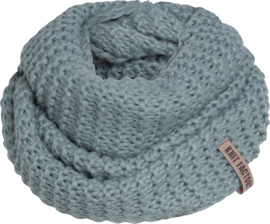 Knit Factory Alex Gebreide Colsjaal - Ronde Sjaal - Grof gebreid - Warme Wintersjaal - Nekwarmer - Wollen Sjaal - Groene colsjaal - Dames sjaal - Heren sjaal - Unisex - Stone Green - One Size