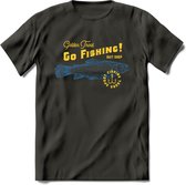Go Fishing - Vissen T-Shirt | Grappig Verjaardag Vis Hobby Cadeau Shirt | Dames - Heren - Unisex | Tshirt Hengelsport Kleding Kado - Donker Grijs - XXL