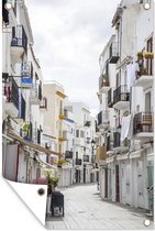 Muurdecoratie Lopen door de straten van Ibiza, Spanje - 120x180 cm - Tuinposter - Tuindoek - Buitenposter