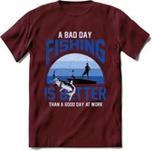 A Bad Day Fishing - Vissen T-Shirt | Blauw | Grappig Verjaardag Vis Hobby Cadeau Shirt | Dames - Heren - Unisex | Tshirt Hengelsport Kleding Kado - Burgundy - S