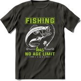 Fishing Has No Age Limit - Vissen T-Shirt | Groen | Grappig Verjaardag Vis Hobby Cadeau Shirt | Dames - Heren - Unisex | Tshirt Hengelsport Kleding Kado - Donker Grijs - XL