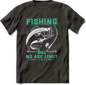 Fishing Has No Age Limit - Vissen T-Shirt | Aqua | Grappig Verjaardag Vis Hobby Cadeau Shirt | Dames - Heren - Unisex | Tshirt Hengelsport Kleding Kado - Donker Grijs - L
