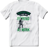 A bad Day Fishing - Vissen T-Shirt | Groen | Grappig Verjaardag Vis Hobby Cadeau Shirt | Dames - Heren - Unisex | Tshirt Hengelsport Kleding Kado - Wit - S