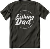 Fishing Dad - Vissen T-Shirt | Zilver | Grappig Verjaardag Vis Hobby Cadeau Shirt | Dames - Heren - Unisex | Tshirt Hengelsport Kleding Kado - Donker Grijs - S