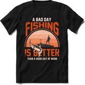 A Bad Day Fishing - Vissen T-Shirt | Oranje | Grappig Verjaardag Vis Hobby Cadeau Shirt | Dames - Heren - Unisex | Tshirt Hengelsport Kleding Kado - Zwart - XXL