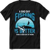 A Bad Day Fishing - Vissen T-Shirt | Blauw | Grappig Verjaardag Vis Hobby Cadeau Shirt | Dames - Heren - Unisex | Tshirt Hengelsport Kleding Kado - Zwart - S